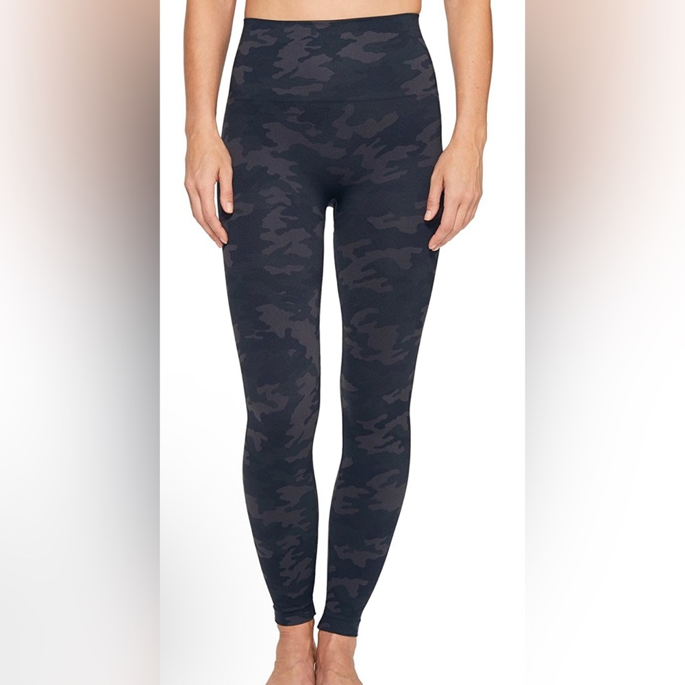 SPANX Seamless Moto Leggings size Large Camo